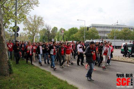Bewegungsfreiheit? Bei Heimspielen des SC Freiburg darf sich die dortige Fanszene nicht frei bewegen<br />    <button type=