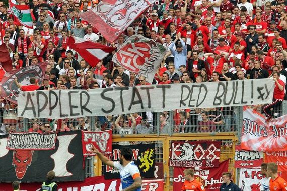 Das Spruchband der Lautern-Fans.<br />    <button type=