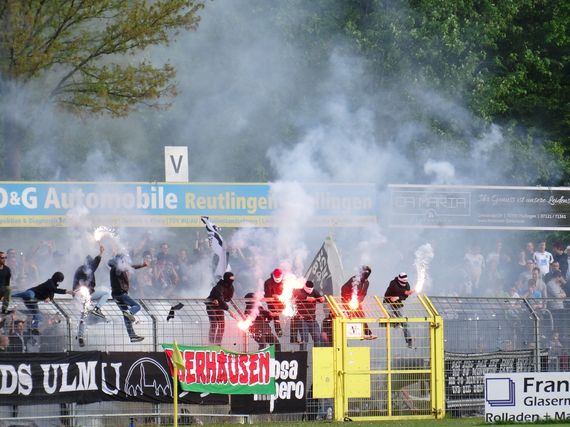Pyroaktion der Ulmer Fans. Bild: Würzburger Expertenrunde