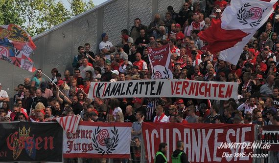 Spruchband der RWE-Fans. Bild: Jawattdenn.de