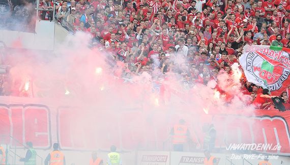 Pyroshow der RWO-Fans. Bild: Jawattdenn.de