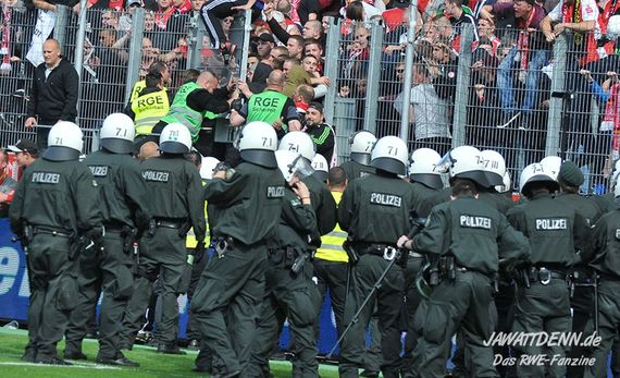 Offenes Tor nach Abpfiff. Bild: Jawattdenn.de