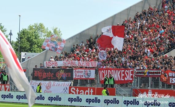 Spruchband der RWE-Fans. Bild: Jawattdenn.de