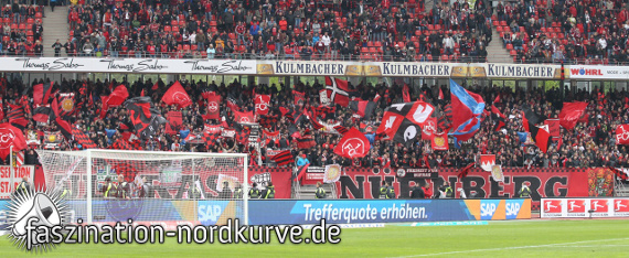 Nürnberg Fans vor einem Jahr beim Spiel gegen Hannover<br />    <button type=
