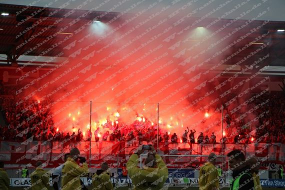 Die Pyroaktion nach Abpfiff<br />    <button type=