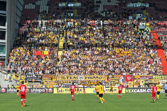 In Kaiserslautern waren die Dynamo Fans von ähnlichen Einschränkungen betroffen<br />    <button type=