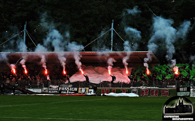 Die Pyroaktion der Ultras von Samstag. Bild: losmisenas-groundhopping.blogspot.de