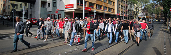 Die Kölner Ultras in Mainz<br />    <button type=