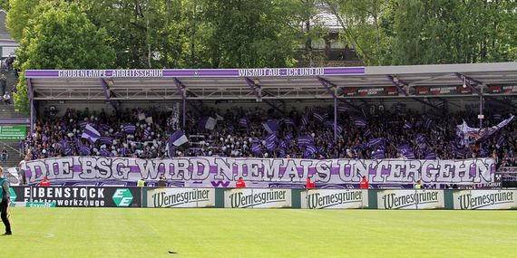 Auch am Sonntag soll Aue nicht untergehen, wenn es nach den FCE-Fans geht<br />    <button type=