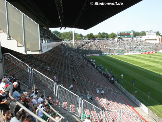So sah das damalige Stadion in Mönchengladbach aus<br />    <button type=