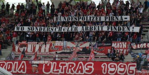Wegen diese Spruchbands bestrafte der DFB den Drittligisten<br />    <button type=