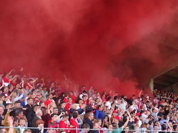 Die Pyroaktion der Würzburger Fans<br />    <button type=