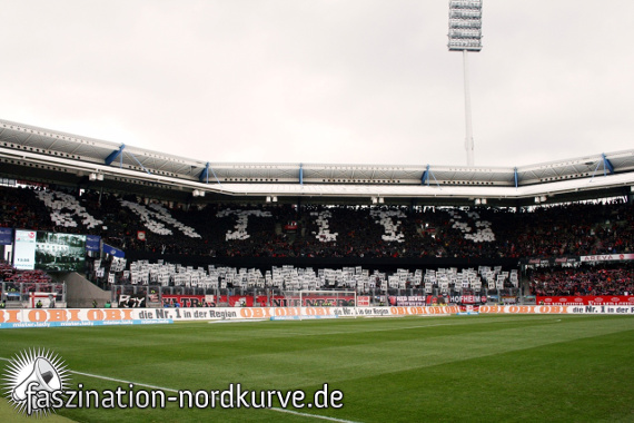 Wegen einer Mütze mit diesem Motiv erhielt der Club-Fan ein bundesweites Stadionverbot<br />    <button type=