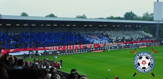 Die Choreo der Kieler Fans im Hinspiel<br />    <button type=