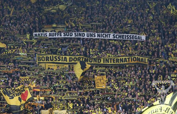 Klare Botschaft auf der Südtribüne beim Heimspiel gegen Hannover 96<br />    <button type=