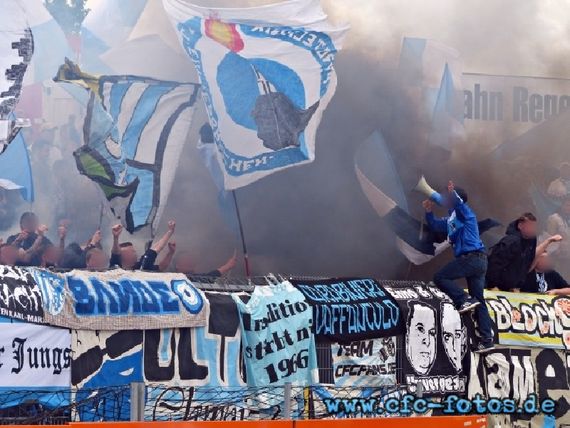 Pyroaktion der CFC-Fans in Regensburg<br />    <button type=