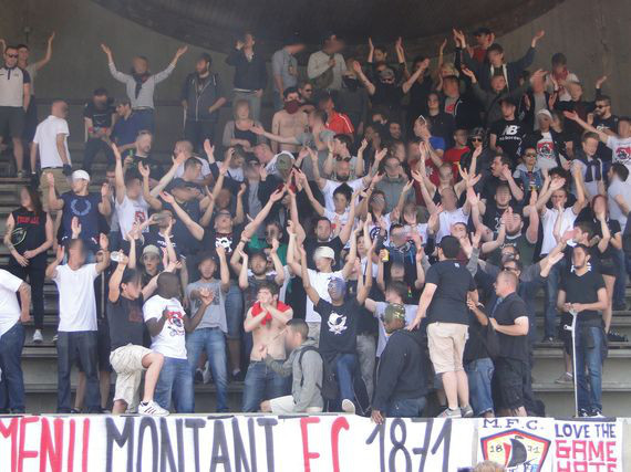 Stimmung bei den MFC-Fans am Sonntag<br />Bild: Ménilmontant FC 1871″><figcaption>Stimmung bei den MFC-Fans am Sonntag<br />Bild: Ménilmontant FC 1871</figcaption></figure>
            </div>

                    </article>

                <section class=