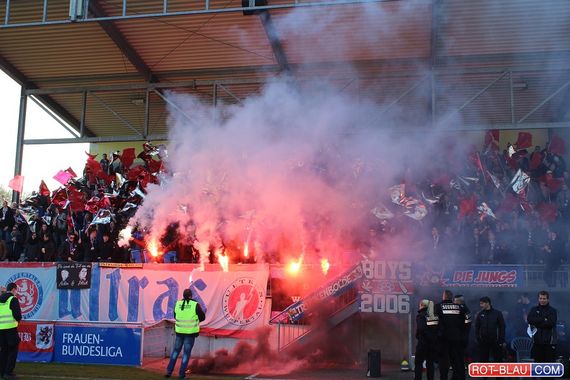 Die Ultras Wuppertal in Homberg<br />    <button type=