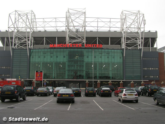 Ab der kommenden Saison wird es die Trikots im Megastore am Old Trafford zu kaufen geben<br />Bild: Stadionwelt“><figcaption>Ab der kommenden Saison wird es die Trikots im Megastore am Old Trafford zu kaufen geben<br />Bild: Stadionwelt</figcaption></figure>
            </div>

                    </article>

                <section class=