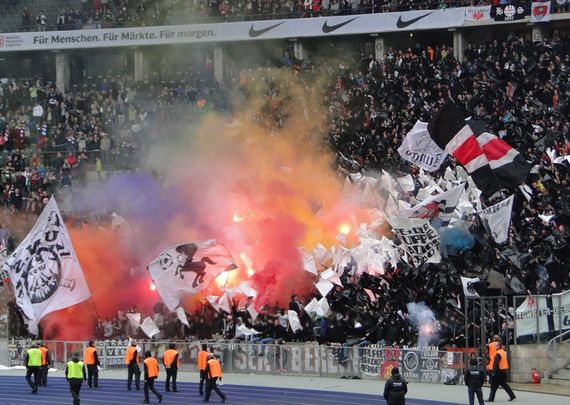 Die  hessische Justizministerin forderte zuletzt Fußfesseln für Hooligans<br />    <button type=