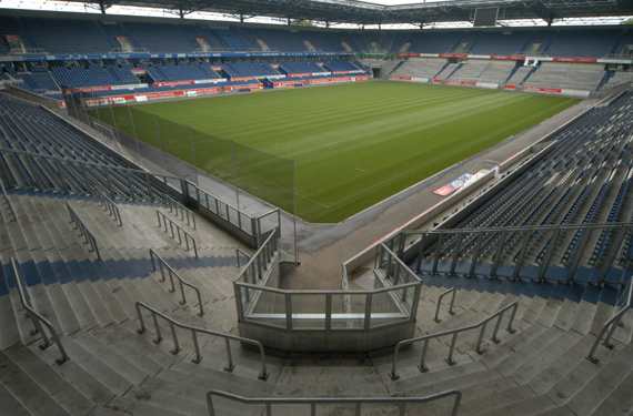 Spielort des ersten Saisonspiels: Die SCHAUINSLAND-REISEN-ARENA<br />    <button type=