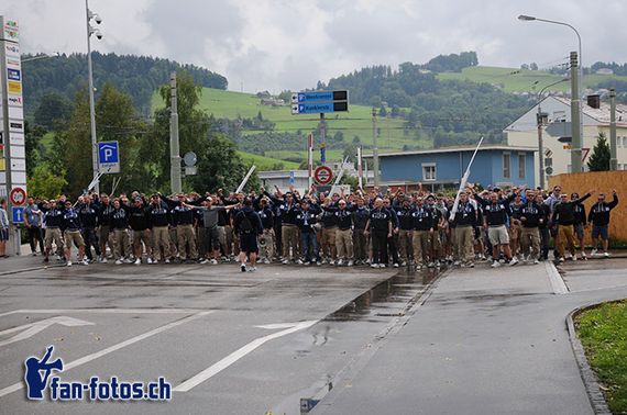 Fußballfans dürfen in Luzern auch in Zukunft nicht länger in Gewahrsam genommen werden als andere Bürger<br />Bild: fcl.fan-fotos.ch“><figcaption>Fußballfans dürfen in Luzern auch in Zukunft nicht länger in Gewahrsam genommen werden als andere Bürger<br />Bild: fcl.fan-fotos.ch</figcaption></figure>
            </div>

                    </article>

                <section class=