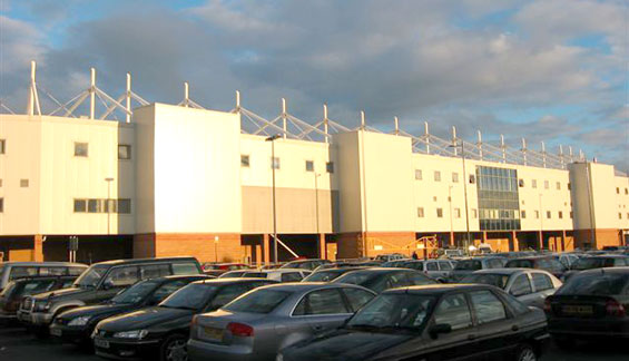 Der Vorfall soll sich am Parkplatz vor dem Stadion ereignet haben<br />Bild: Gerhard Rudolf“><figcaption>Der Vorfall soll sich am Parkplatz vor dem Stadion ereignet haben<br />Bild: Gerhard Rudolf</figcaption></figure>
            </div>

                    </article>

                <section class=