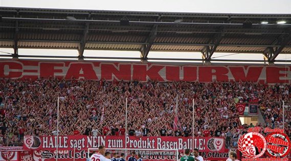 Die Halle sagt nein zum Produkt RasenBall LE! Fahne hing auch beim gestrigen Testspiel. <br />    <button type=