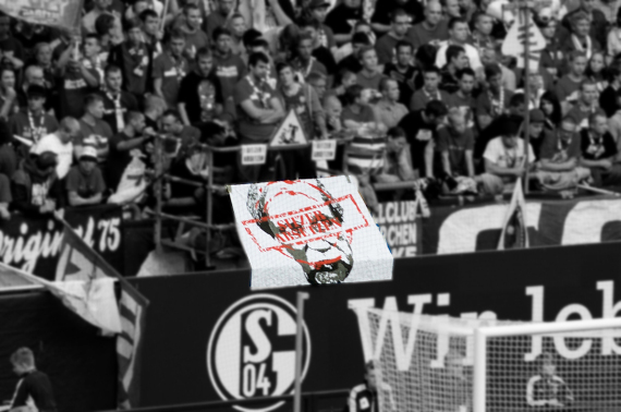 Wenn es nach dem Innenminister geht, soll diese Fahne verboten werden<br />    <button type=