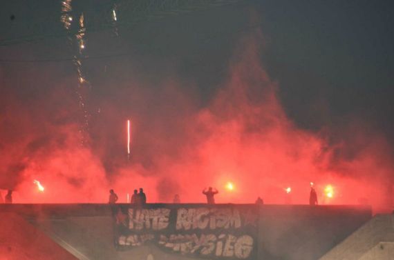 Pyroaktion neben dem Millerntorstadion beim Heimspiel gegen Fürth<br />    <button type=
