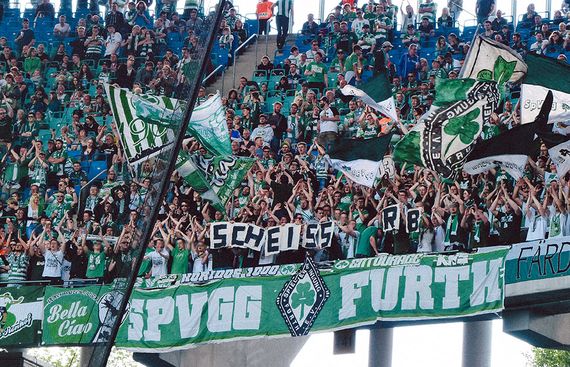 Fürther Fans beim Saisonfinale in Leipzig<br />    <button type=