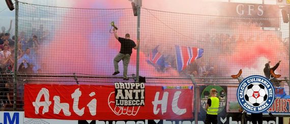 Pyroshows gab es nach den Durchsuchungen trotzdem noch beim gestrigen Finale<br />    <button type=