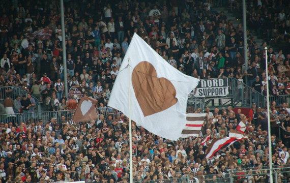 Hier die Schwenkfahne von Nord Support<br />    <button type=