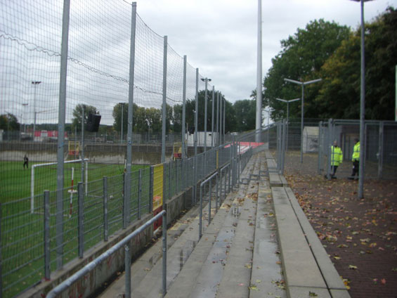 Die Stufen im Paul-Janes-Stadion sind nicht sicher.<br />    <button type=