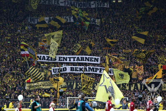 Ballspielvereint Aktion beim Heimspiel gegen Hannover<br />    <button type=