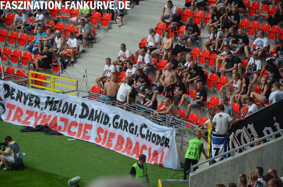 Die Vereine sollen Hooligans ausgrenzen. Diese sollen dann eine Sucht-Therapie machen<br />    <button type=