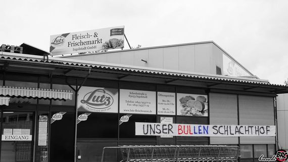 Spruchband vor dem Fleischmarkt in Ingolstadt am Tag des Spiels gegen Leipzig<br />    <button type=