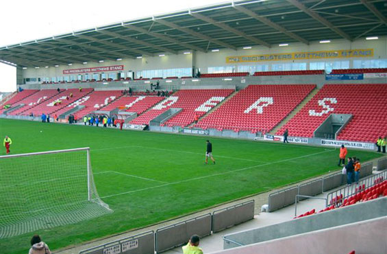 16 Millionen Pfund bieten die Fans der Seasiders für den eigenen Verein<br />Bild: Gerhard Rudolf“><figcaption>16 Millionen Pfund bieten die Fans der Seasiders für den eigenen Verein<br />Bild: Gerhard Rudolf</figcaption></figure>
            </div>

                    </article>

                <section class=