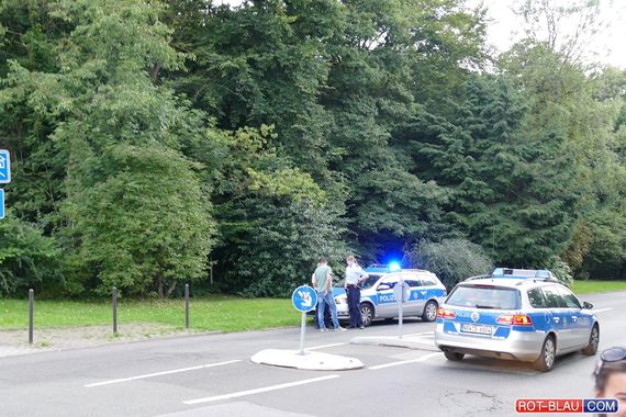 Polizei bei dem Testspiel<br />    <button type=