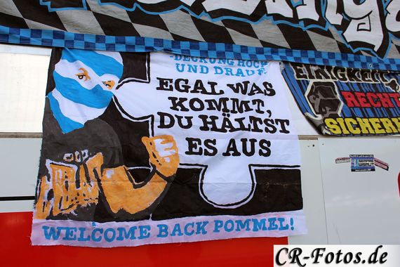 Die Fahne für den Rückkehrer. Bild: Claude Rapp / CR-Fotos.de 