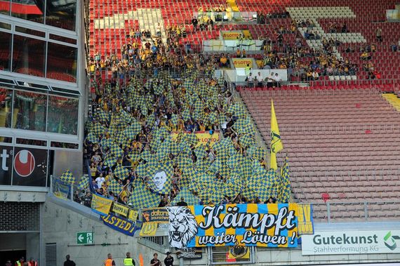 Die Kurvenshow der Gästefans<br />    <button type=