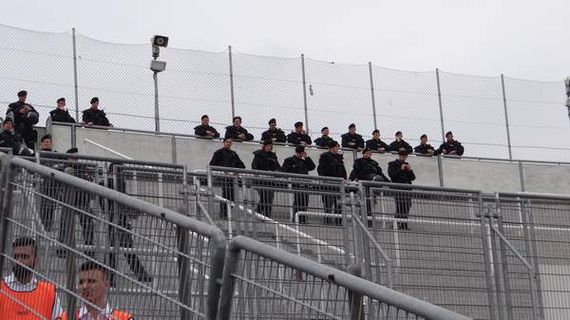 Polizisten beim Amateurderby im Grünwalder-Stadion. Bild: www.knockemdown.com