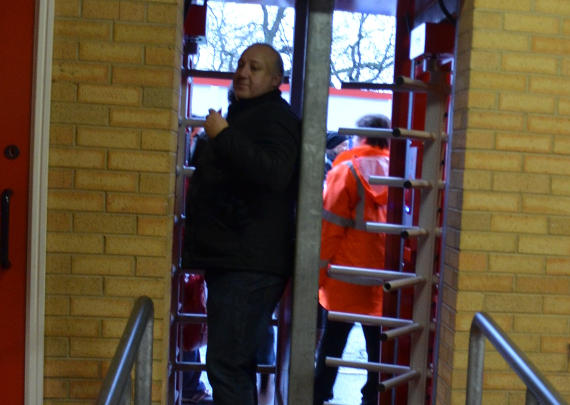 Der Gang durchs Drehkreuz ist in England häufig kein billiges Unterfangen<br />Bild: Faszination Fankurve“><figcaption>Der Gang durchs Drehkreuz ist in England häufig kein billiges Unterfangen<br />Bild: Faszination Fankurve</figcaption></figure>
            </div>

                    </article>

                <section class=