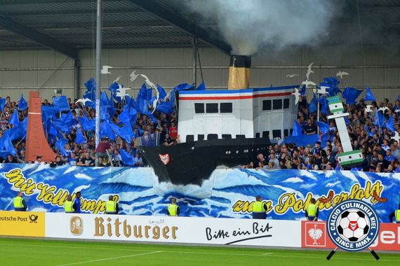 Alle Bilder der Holstein Kiel Choreografie gibt es oben in der Galerie<br />    <button type=