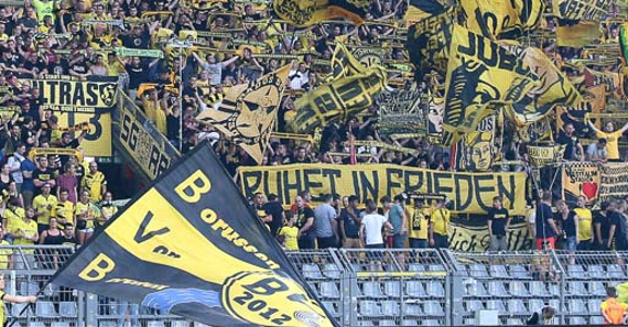 Die neue Gruppe über dem Eingang zu Block 13 auf der Südtribüne im Westfalenstadion<br />    <button type=