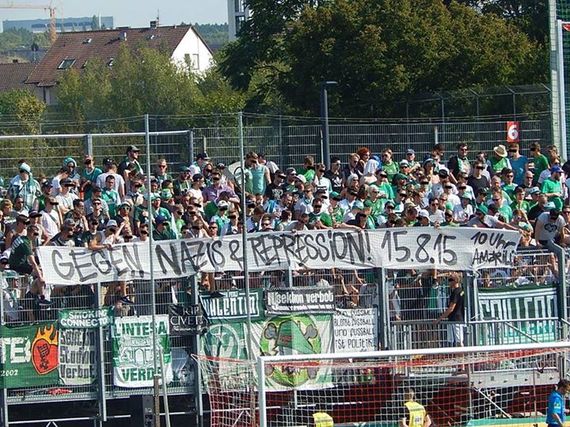 In Würzburg mobilisierten die Werder Ultras bereits für die Demo<br />    <button type=