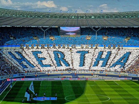 Diese Choreo der Ostkurve von Hertha BSC landete auf dem Shirt des HSV<br />    <button type=
