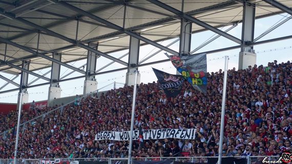 Auch die Ingolstadt Fans protestierten gegen die Bestrafung der BVB-Fans<br />    <button type=