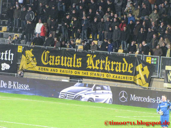 Diese Fahne der Casuals Kerkrade landete in den Händen von BVB-Ultras<br />    <button type=