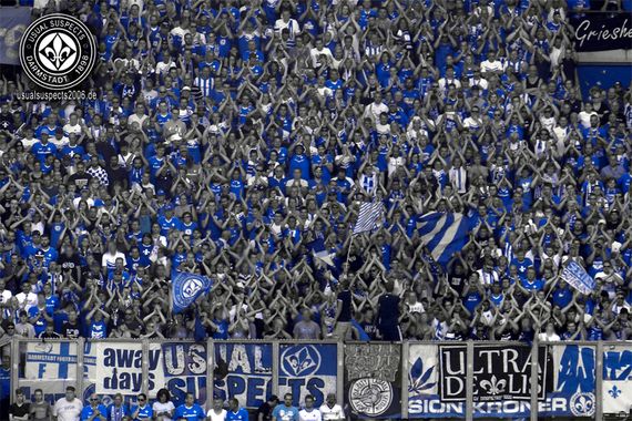 Auf Schalke wurden aus Sitzplätzen für Lilienfans Sitze für Schalke Fans gemacht. <br />    <button type=